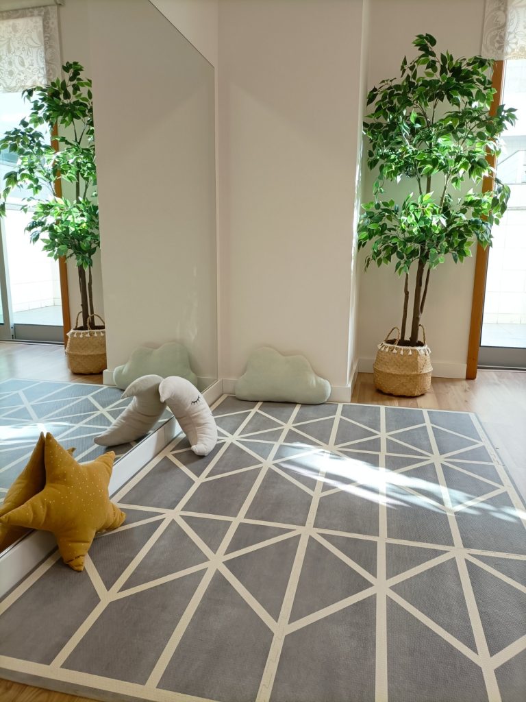 espaço acolhedor do planeta dos sons fonoaudiologia terapia da fala tapete